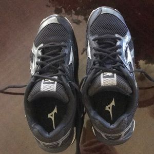 Mizuno volleyball shoes